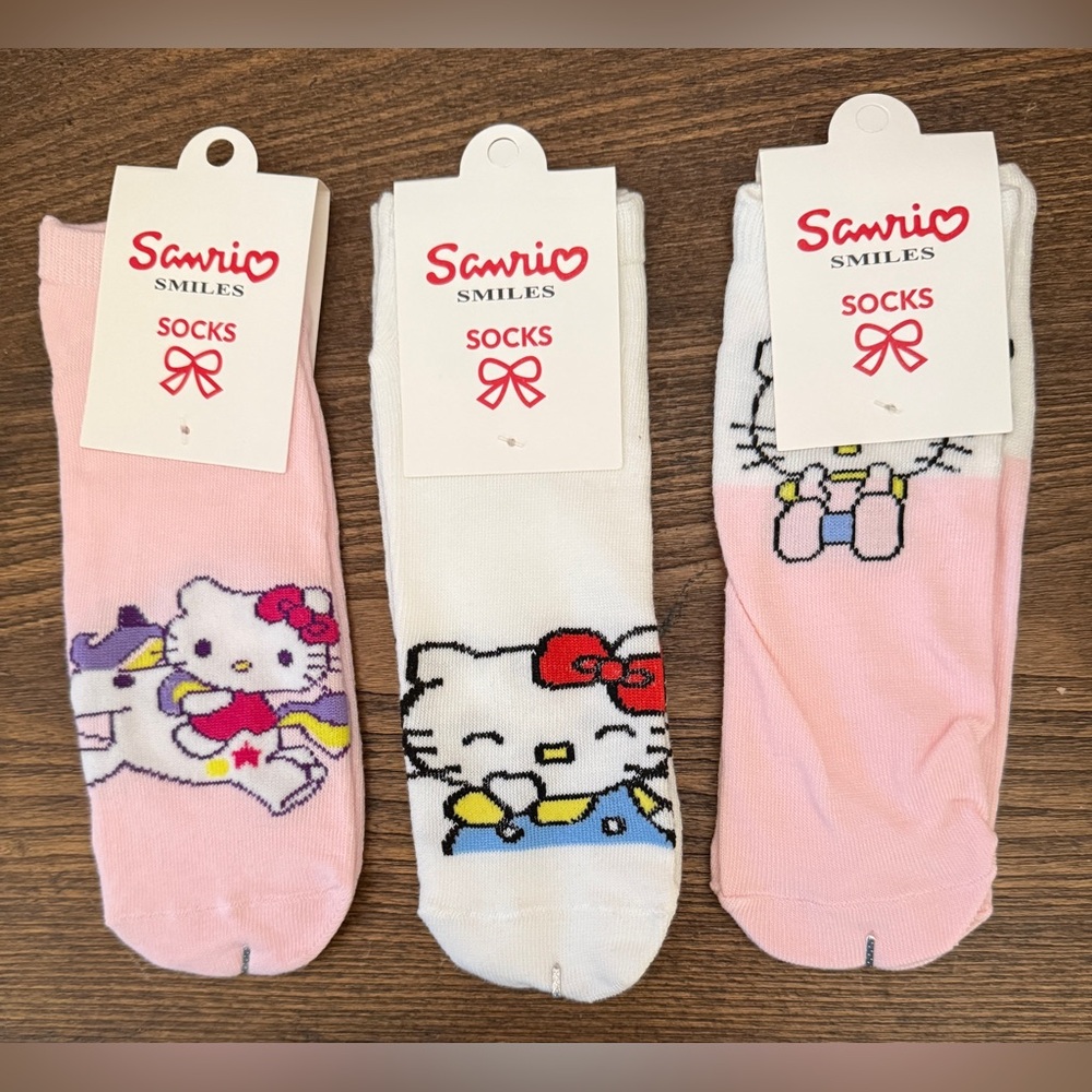 Sanrio Smiles Hello Kitty Socks Set